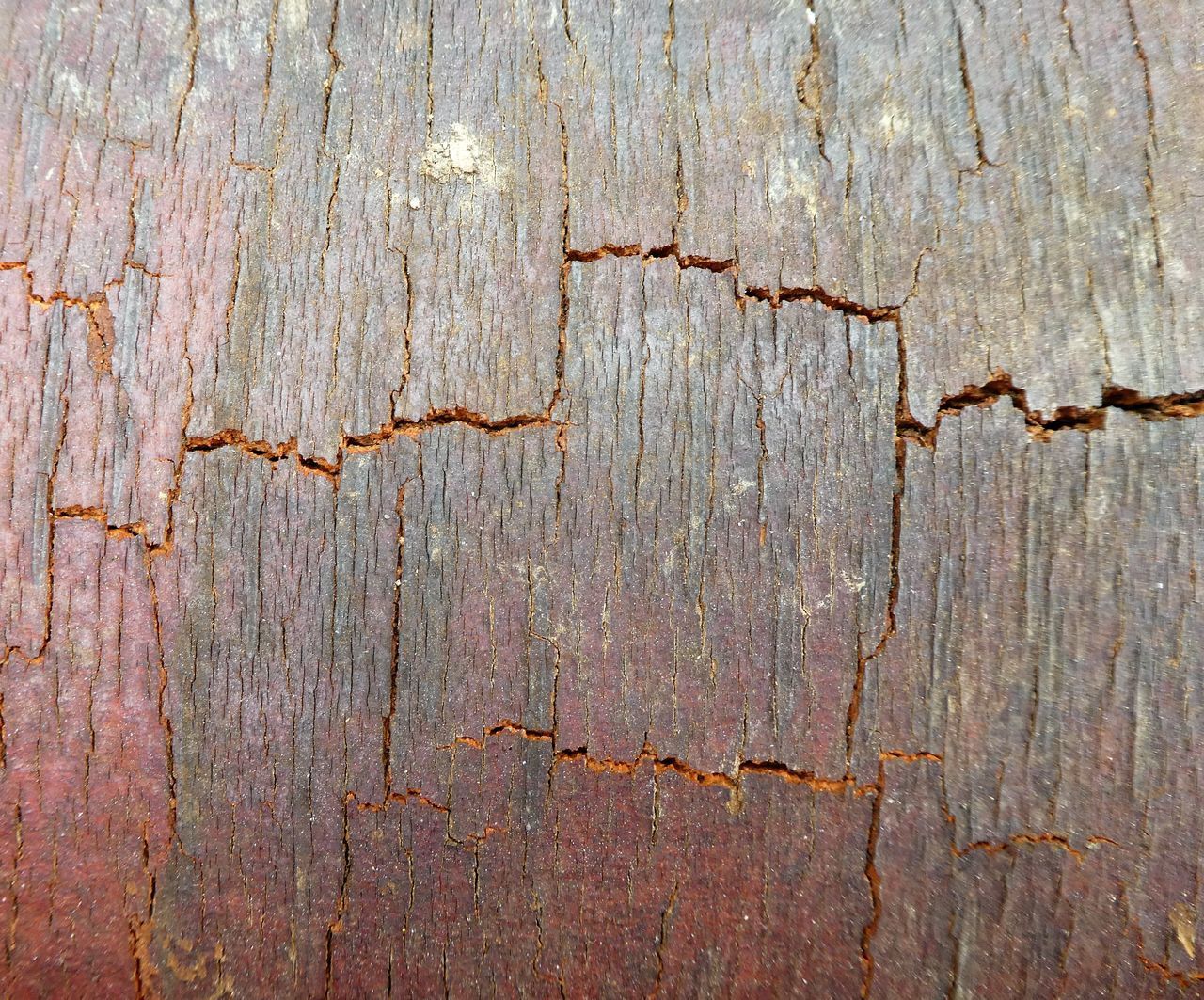 FULL FRAME SHOT OF WEATHERED WOODEN WALL