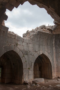 Old ruin building against sky