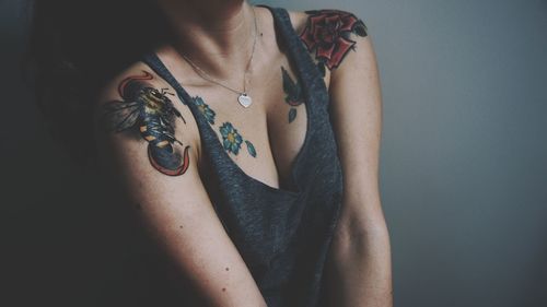 Young woman lying on bed