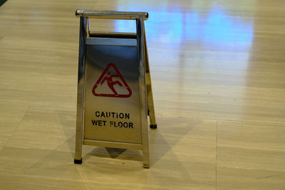 Information sign on glass floor