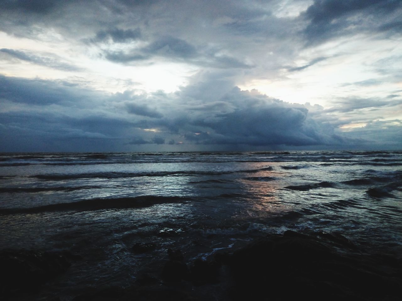 SCENIC VIEW OF SEA AGAINST CLOUDY SKY