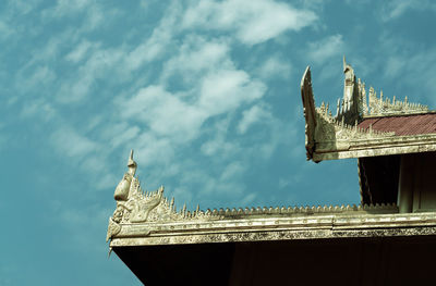 Traditiionnal art decorate on the roof of myanmar with blue sky background ,asain art style