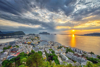 Beautiful sunset in the norwegian town of alesund