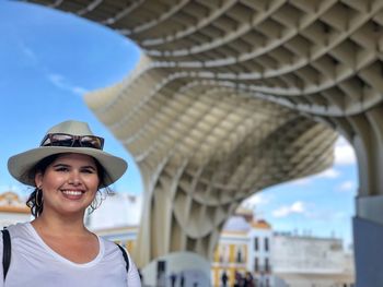 Portrait of smiling young woman wearing hat