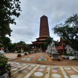 Low angle view of statue against cloudy sky