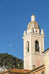  houses with beautiful facades and bell tower in noli