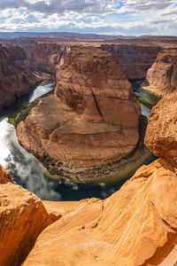 The famous horse shoe bend at glen canyon, with the colorado river at the bottom