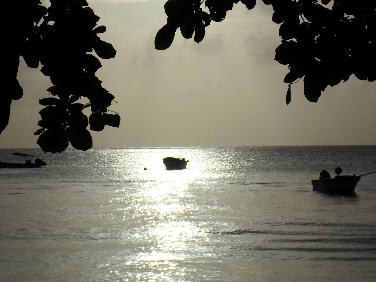 sea, water, nature, sky, beauty in nature, silhouette, scenics, horizon over water, outdoors, tranquility, real people, day