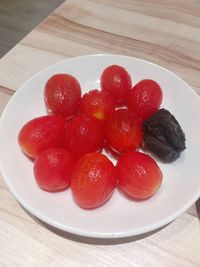 Close-up of strawberries in plate on table