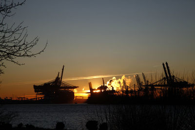 2010 - hamburg harbour and sunrise