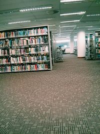 Information sign on floor in shelf