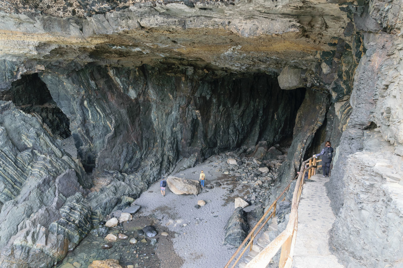 HIGH ANGLE VIEW OF ROCK FORMATION ON WATER