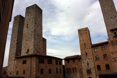 Glimpses of the romantic tuscan town of san gimignano in stones on the ancient hill in italy