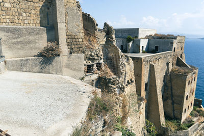 Old ruin building against sky