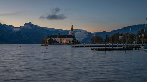 Schloss ort am traunsee im salzkammergut 