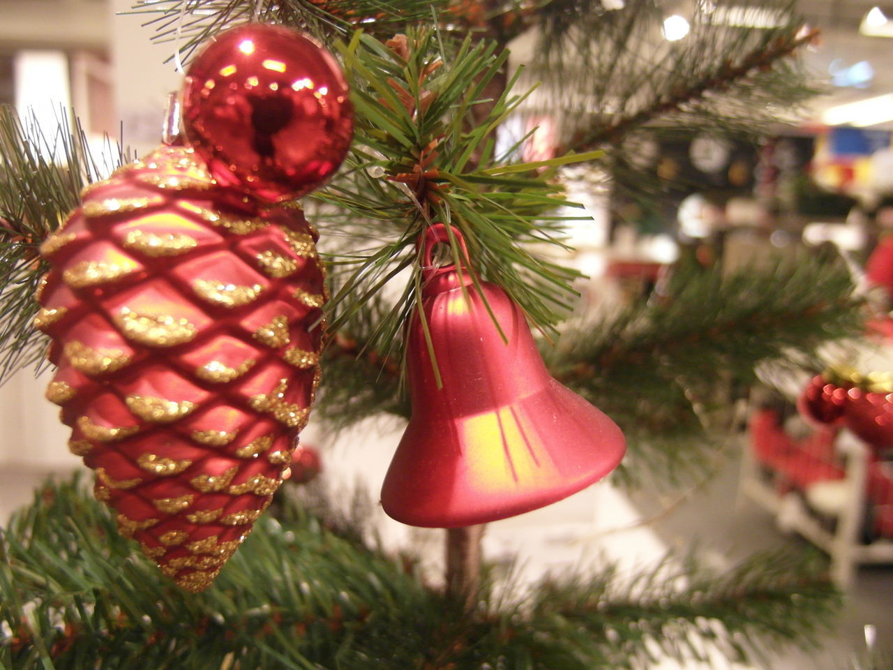 CLOSE-UP OF CHRISTMAS DECORATION HANGING ON TREE AT PARK