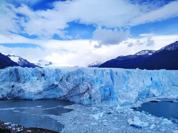 Scenic view of a glaciar against sky