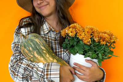 Portrait of young woman holding flowers