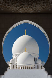 Keyhole view of big mosque