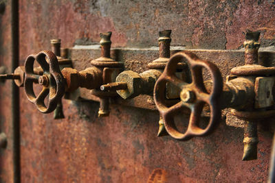 Close-up of rusty metal chain