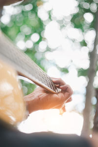 Cropped hand of woman holding flower