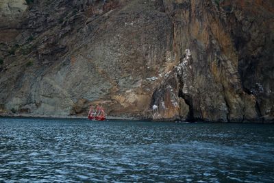 Scenic view of sea against mountain