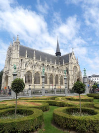 Garden in front of the church of our lady of the sablon, brussels