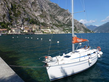 Boats in sea with mountains in background