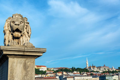 Statue of historic building against sky