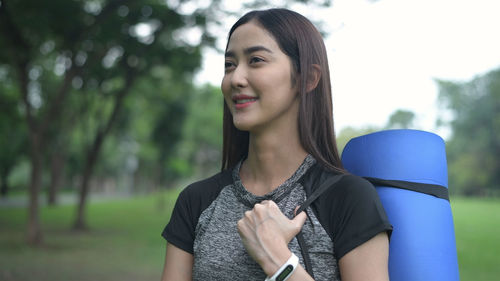 Portrait of a smiling young woman outdoors