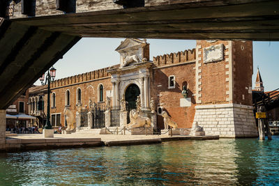 Arch bridge over river in city