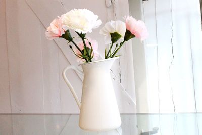 Close-up of white rose flower vase on table