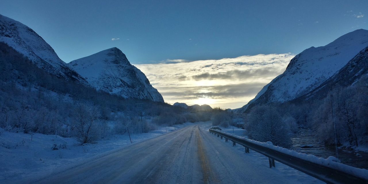 snow, mountain, winter, the way forward, cold temperature, transportation, road, mountain range, diminishing perspective, season, tranquil scene, sky, vanishing point, scenics, tranquility, beauty in nature, nature, landscape, snowcapped mountain, country road