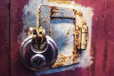 Full frame shot of padlock on rusty door