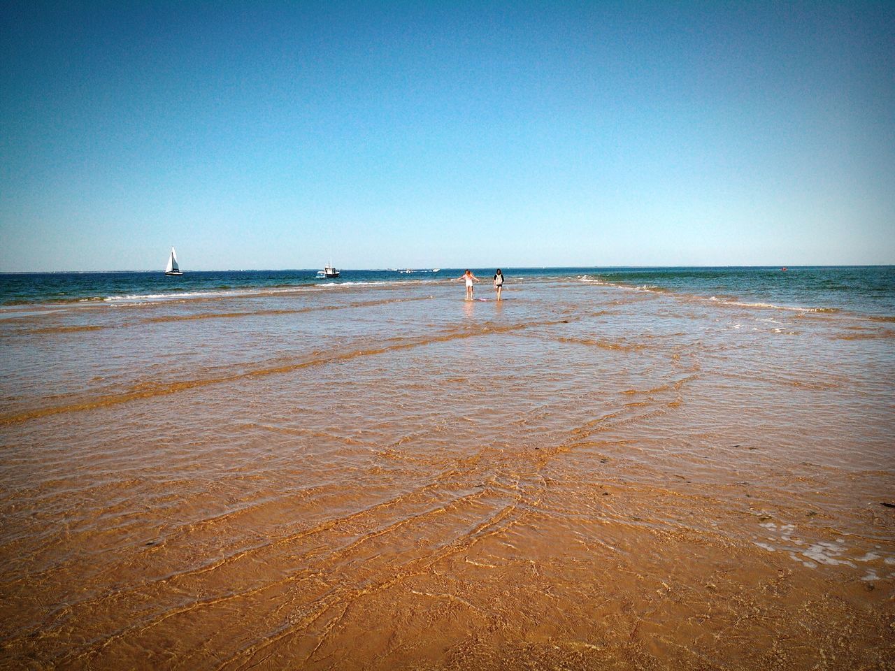 sea, beach, water, horizon over water, clear sky, copy space, shore, sand, tranquility, scenics, tranquil scene, beauty in nature, nature, blue, incidental people, wave, nautical vessel, idyllic, day, outdoors