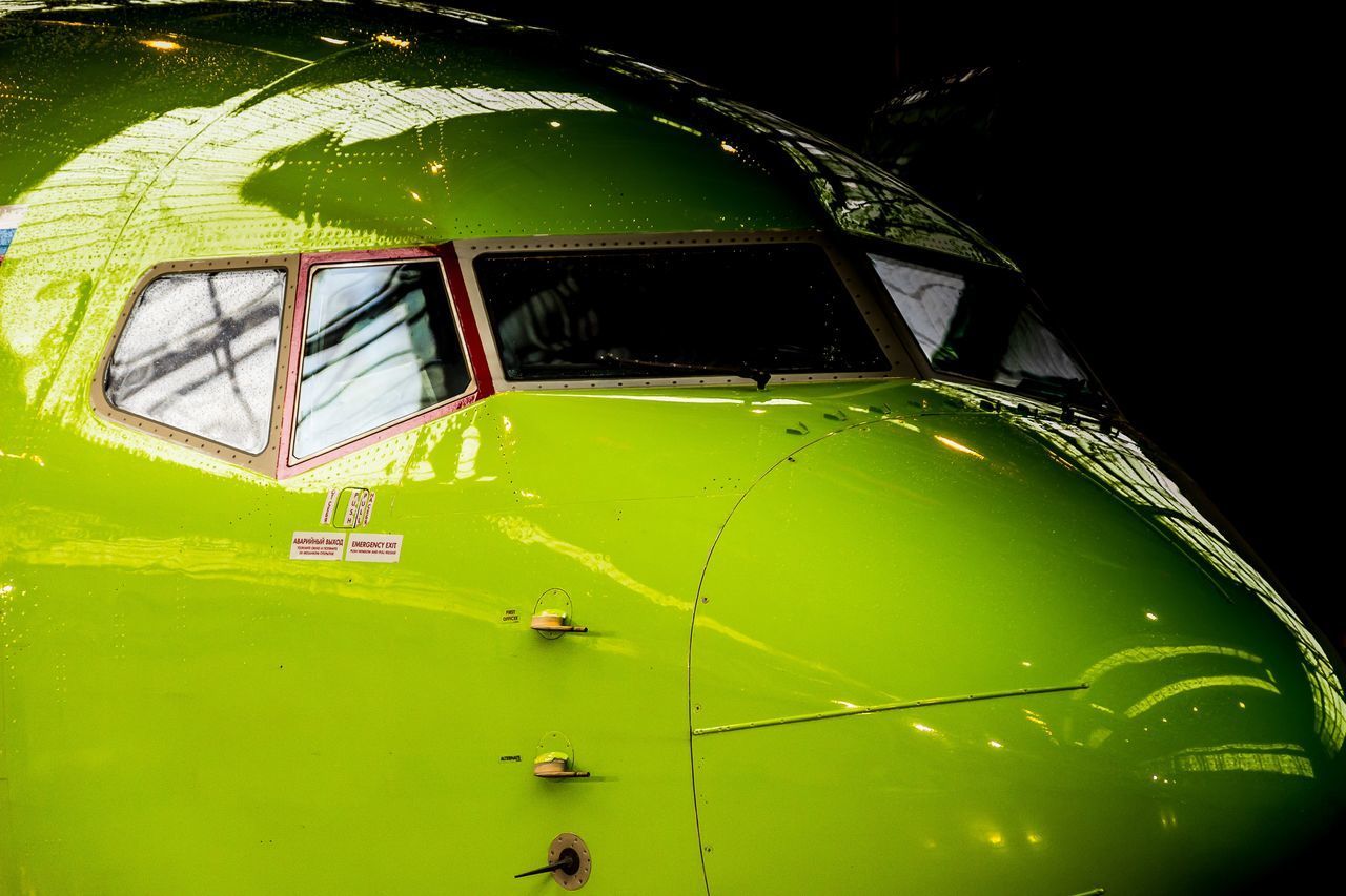 CLOSE-UP OF CAR WINDOW