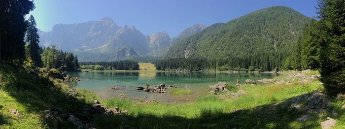 Panoramic view of lake and mountains against sky