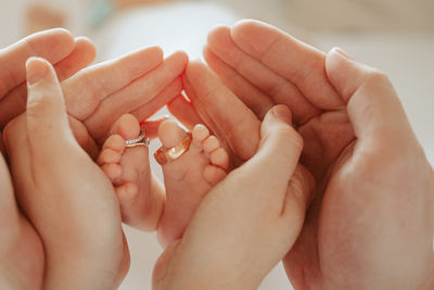 Cropped hands of couple holding hand