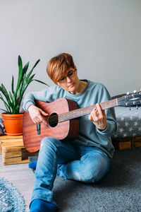 Portrait of young man playing guitar