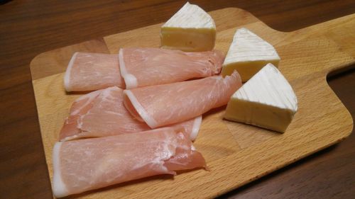 Close-up of ham slices on chopping board