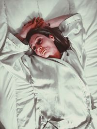 Portrait of woman lying on bed