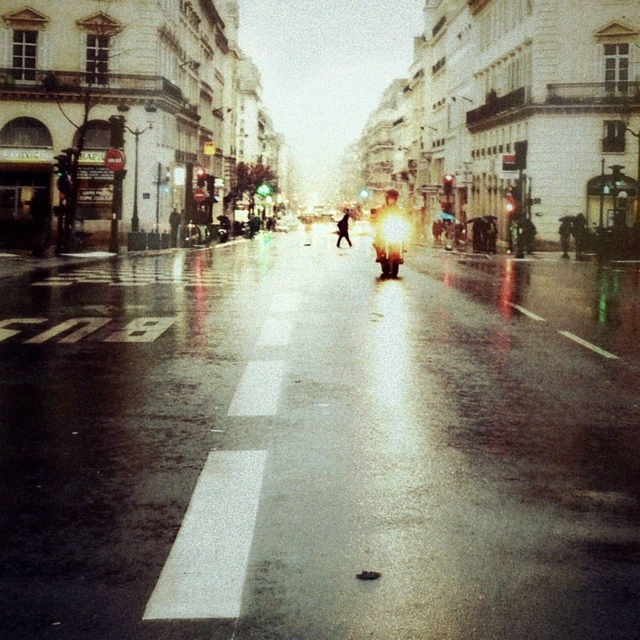 building exterior, architecture, street, built structure, city, transportation, wet, city life, city street, rain, mode of transport, car, walking, land vehicle, road, incidental people, men, reflection, on the move