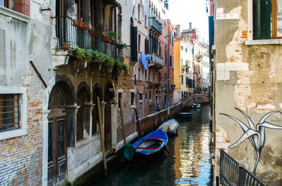 Famous for its ancient history, its canals and its carnival, venice still holds on all its magic.