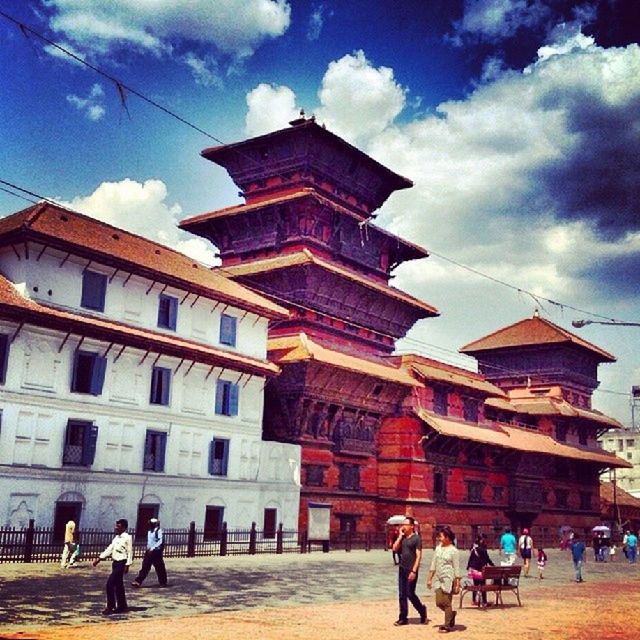 building exterior, architecture, built structure, sky, large group of people, person, men, cloud - sky, lifestyles, walking, cloud, leisure activity, facade, tourist, city, mixed age range, travel destinations, city life, tourism