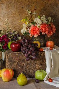 Close-up of apples on table