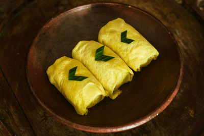 High angle view of lemon slice in plate on table