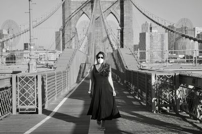 Woman covering her face brooklyn bridge 