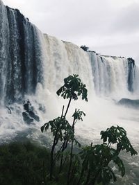 Scenic view of iguazu falls against sky
