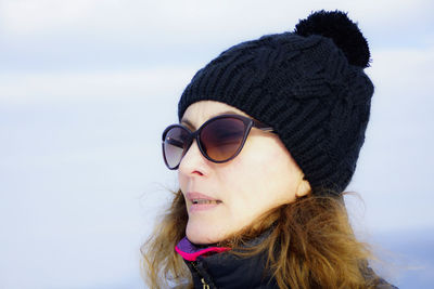 Portrait of woman wearing hat