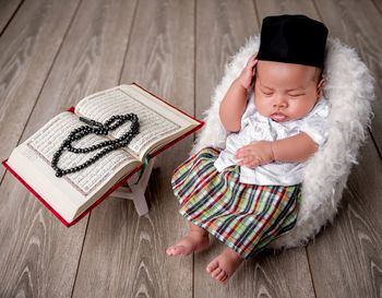 Portrait of smiling young woman with balloons